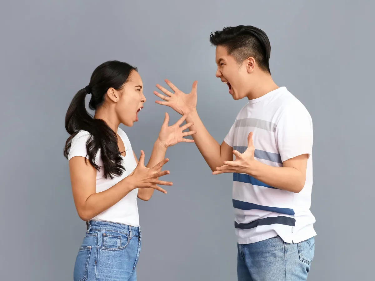 Cách giải quyết mẫu thuẫn vợ chồng là gì?