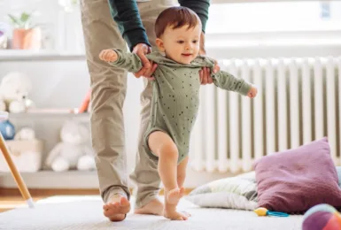 Dạy bé tập đi như thế nào?