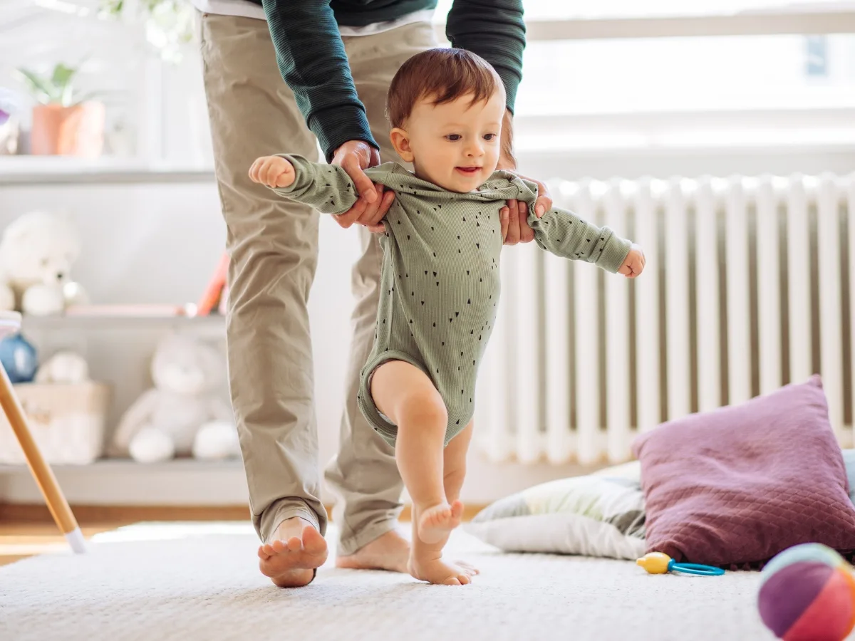 Dạy bé tập đi như thế nào?