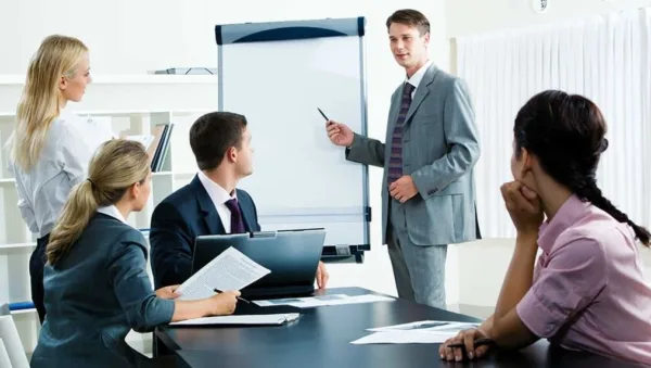 Người có trí thông minh giao tiếp giàu ngôn ngữ, giỏi thuyết trình, tranh luận