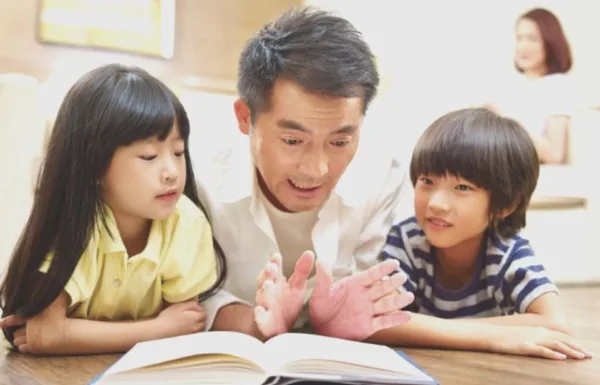 Đọc sách và kể chuyện cho con nghe