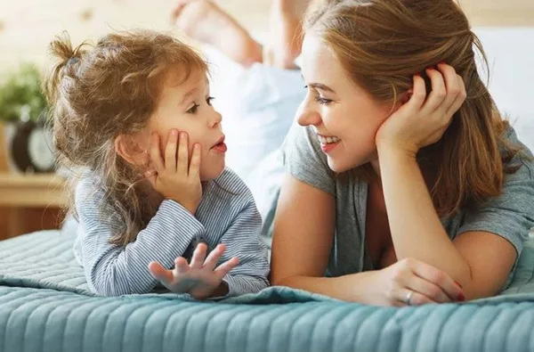 Chủ động trò chuyện, lắng nghe con