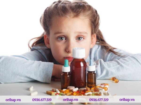 Một số loại thuốc có thể giúp cải thiện khả năng tập trung và giảm thiểu các hành vi xung động, tăng động.