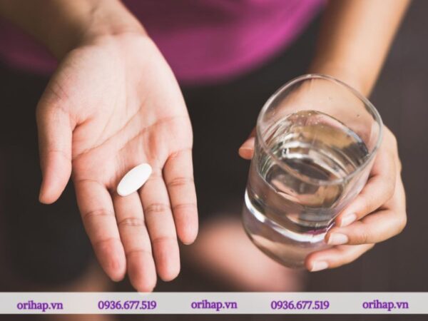 Trong một số trường hợp nghiêm trọng, bác sĩ có thể kê đơn các loại thuốc chống trầm cảm hoặc thuốc giảm lo âu để giúp kiểm soát các triệu chứng