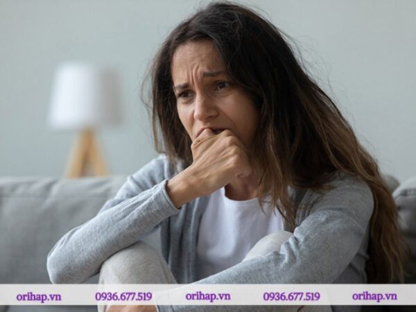 Những người có tiền sử về các vấn đề tâm lý như trầm cảm, lo âu, hoặc rối loạn ám ảnh cưỡng chế có nguy cơ cao phát triển rối loạn ăn uống