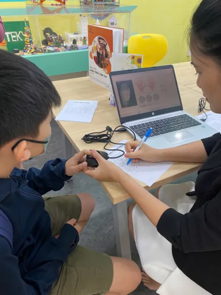 Sinh trắc vân tay thấu hiểu các thành viên trong gia đình tại Học viện Sáng tạo Công nghệ TEKY